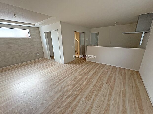 内装:LDK19.8帖の広々空間。　1号棟：現地写真2025.9.19撮影