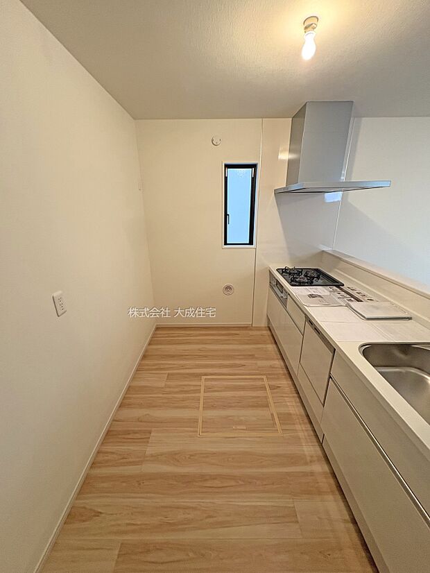 内装:ご家族と並んでお料理をお楽しみいただけます。　1号棟：現地写真2025.9.19撮影