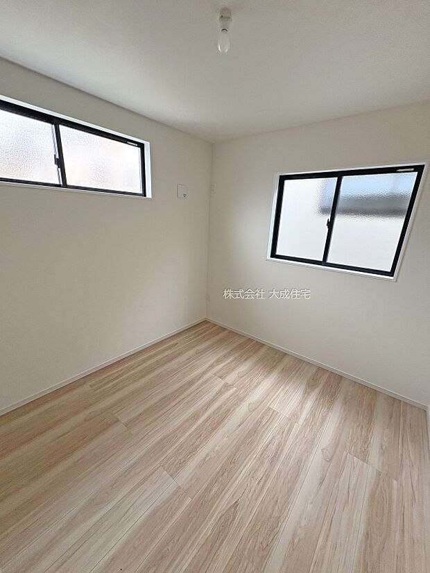 内装:2階洋室5.2帖。 1号棟:現地写真2025.9.19撮影