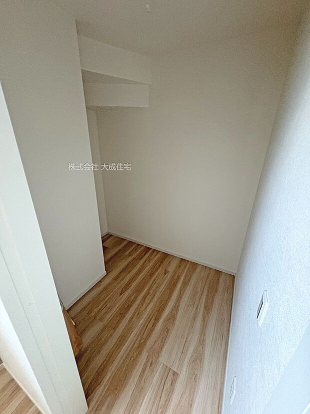 内装:ご家族でご利用いただけるクローゼット。　1号棟：現地写真2025.9.19撮影