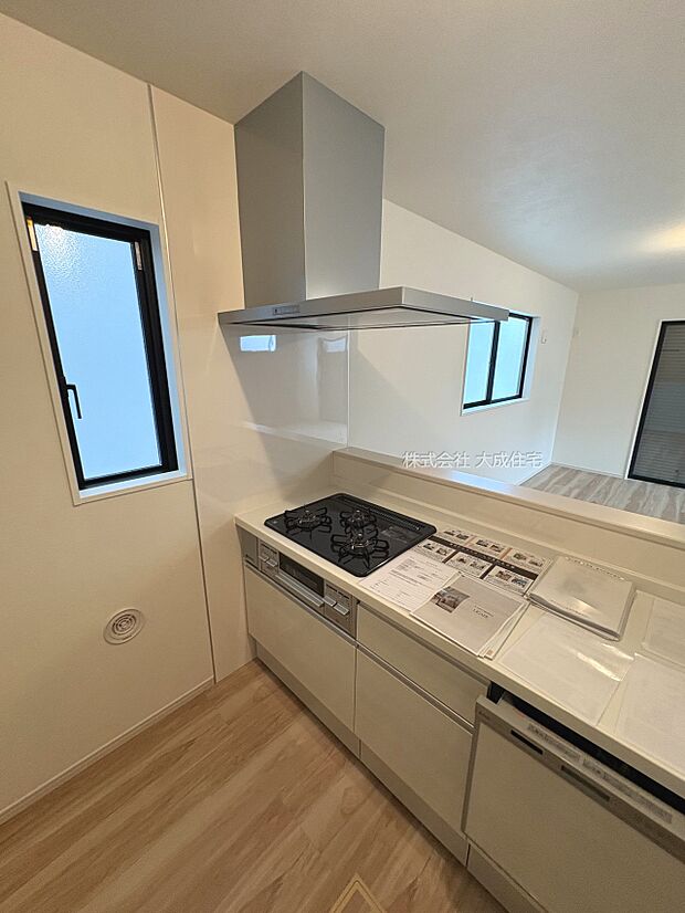 設備:3品同時調理が可能で家事時間の短縮になります。 1号棟:現地写真2025.9.19撮影