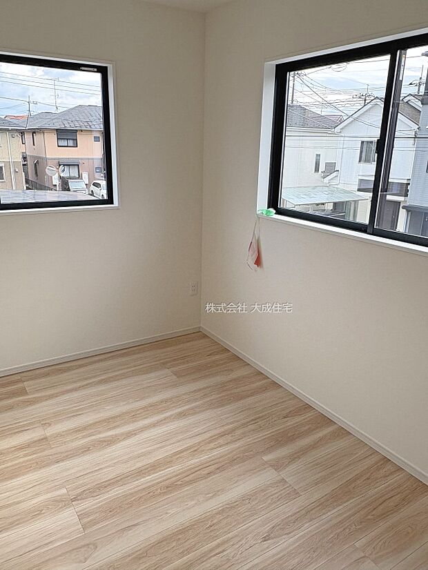 内装:2階洋室5.3帖。 1号棟:現地写真2025.9.19撮影