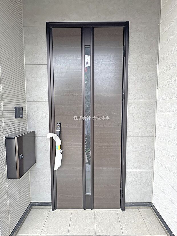 外観:玄関。 2号棟:現地写真2025.9.19撮影