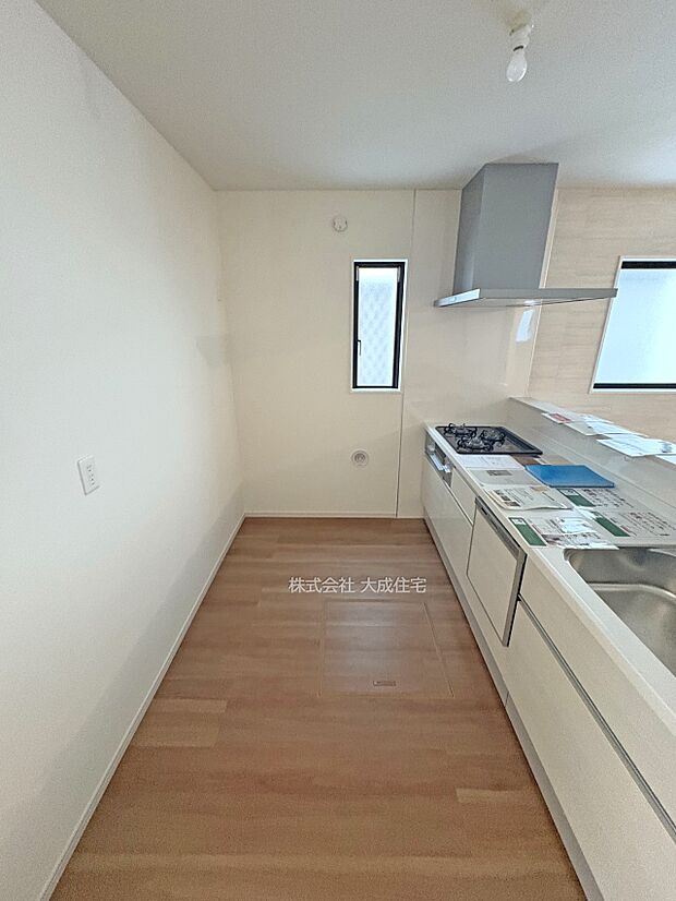 内装:ご家族とお料理をお楽しみいただけます。 2号棟:現地写真2025.9.19撮影