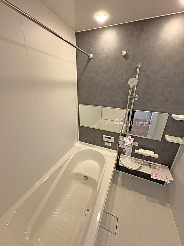 内装:ゆったり脚を伸ばしてお寛ぎいただけます。 2号棟:現地写真2025.9.19撮影