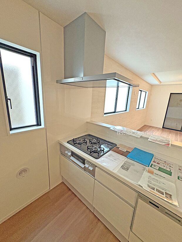 設備:3品同時調理が可能で家事時間の短縮になります。 2号棟:現地写真2025.9.19撮影