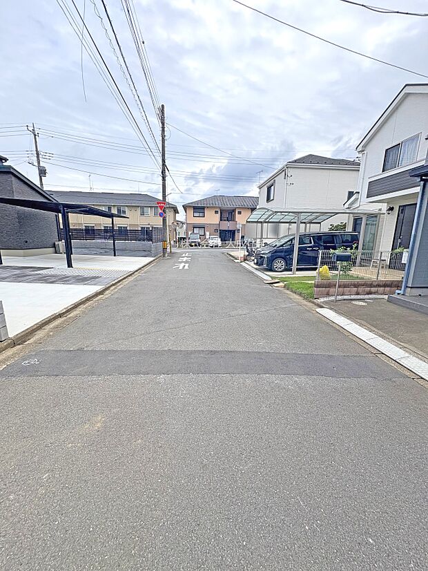 外観:前面道路約6mの公道です。 2号棟:現地写真2025.9.19撮影