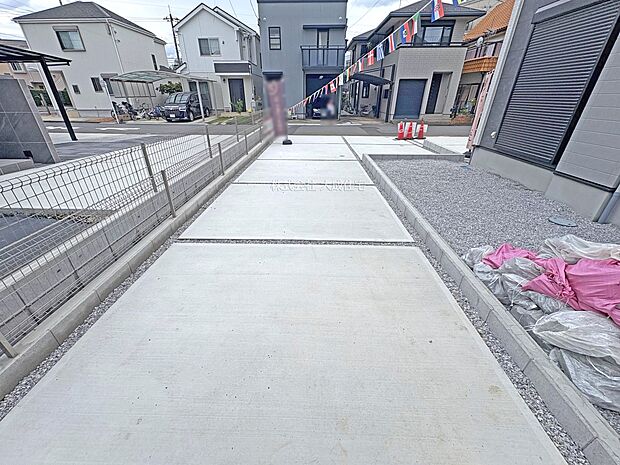 外観:駐車スペース。 2号棟:現地写真2025.9.19撮影