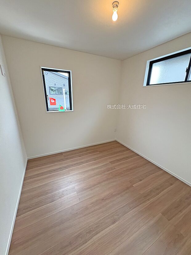 内装:2階洋室5.1帖。 2号棟:現地写真2025.9.19撮影