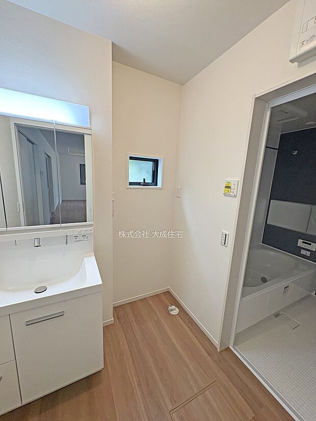 内装:脱衣室。 2号棟:現地写真2025.9.19撮影