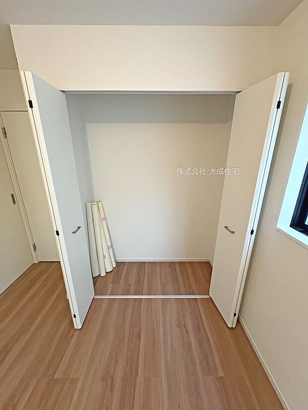 内装:階段の上り下りが不安な際にも便利です。 2号棟:現地写真2025.9.19撮影