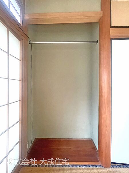 内装:全居室収納付き！　現地写真