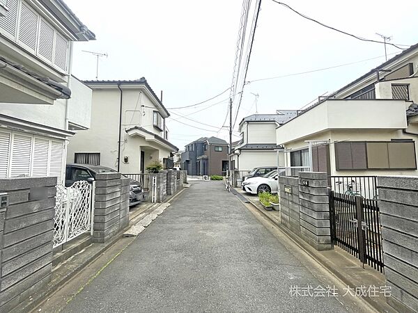 外観:前面道路4.2ｍ　現地写真