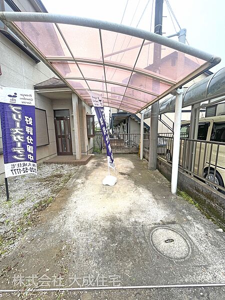 外観:カーポート1台分あり（車種による）　現地写真