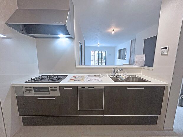 内装:収納たっぷり！人気の対面カウンターキッチン！　現地写真2025.9.26撮影