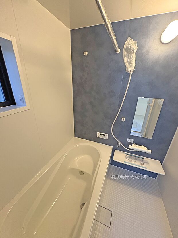 内装:ゆったり脚を伸ばしてお寛ぎいただけます。 2号棟:現地写真2025.8.30撮影