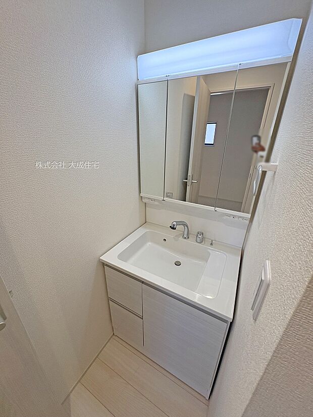 内装:独立洗面化粧台。 2号棟:現地写真2025.8.30撮影