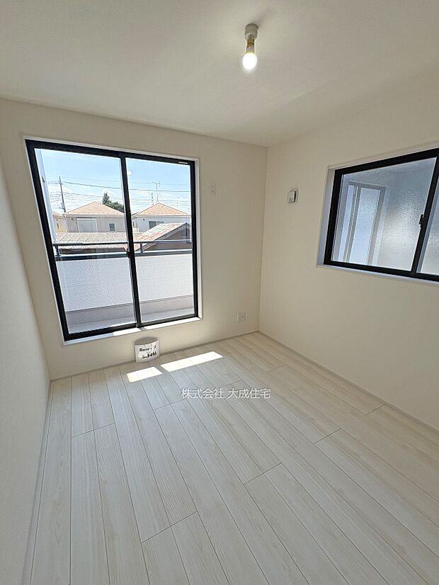 内装:2階洋室5.34帖。　2号棟：現地写真2025.8.30撮影