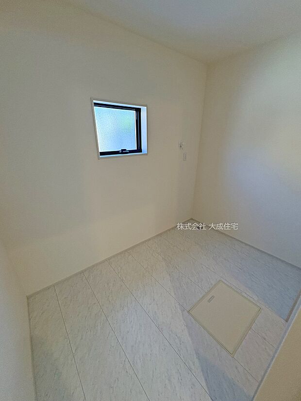 内装:脱衣室・ランドリースペース。　2号棟：現地写真2025.8.30撮影