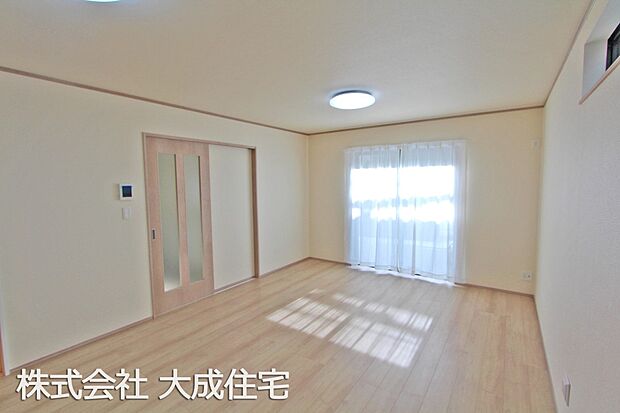 内装:南西向きにつき、陽当り良好です！　現地写真2025.10.23撮影