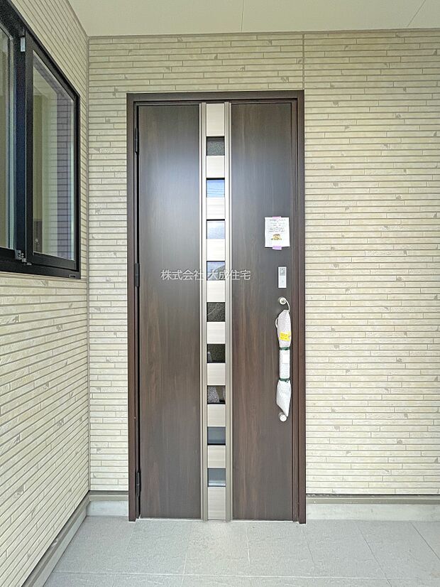 外観:玄関。　B号棟：現地写真2025.9.26撮影