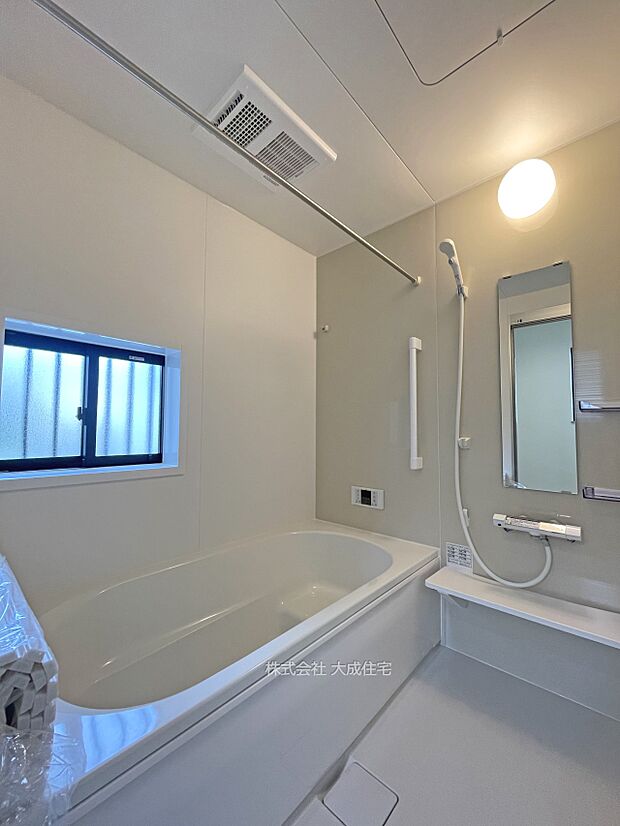 内装:ゆったり脚を伸ばしてお寛ぎいただけるユニットバス。　B号棟：現地写真2025.9.26撮影