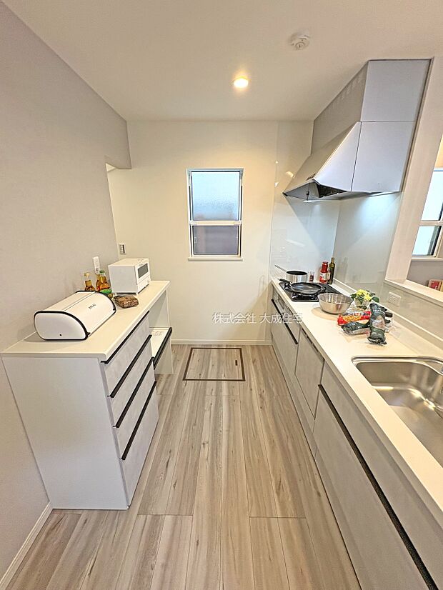 内装:ご家族と並んでお料理をお楽しみいただけます。 現地写真2025.7.10撮影