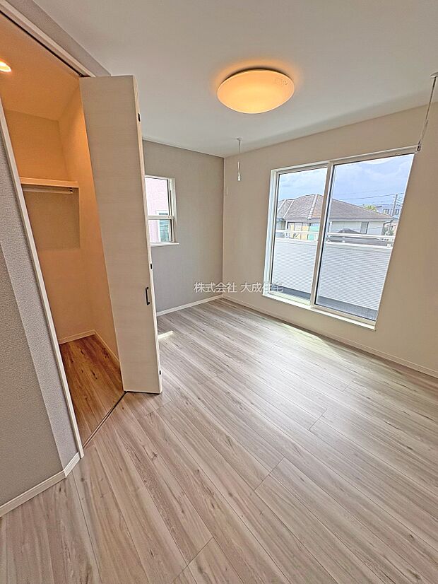 内装:2階洋室6.64帖。 現地写真2025.7.10撮影