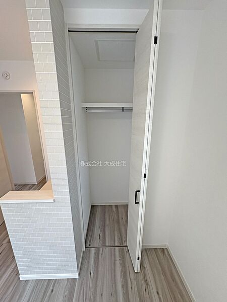 内装:カウンター付き。　現地写真2025.7.10撮影