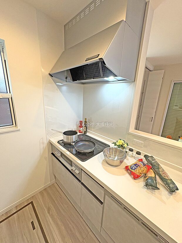 設備:3口コンロで3品同時調理が可能。 現地写真2025.7.10撮影