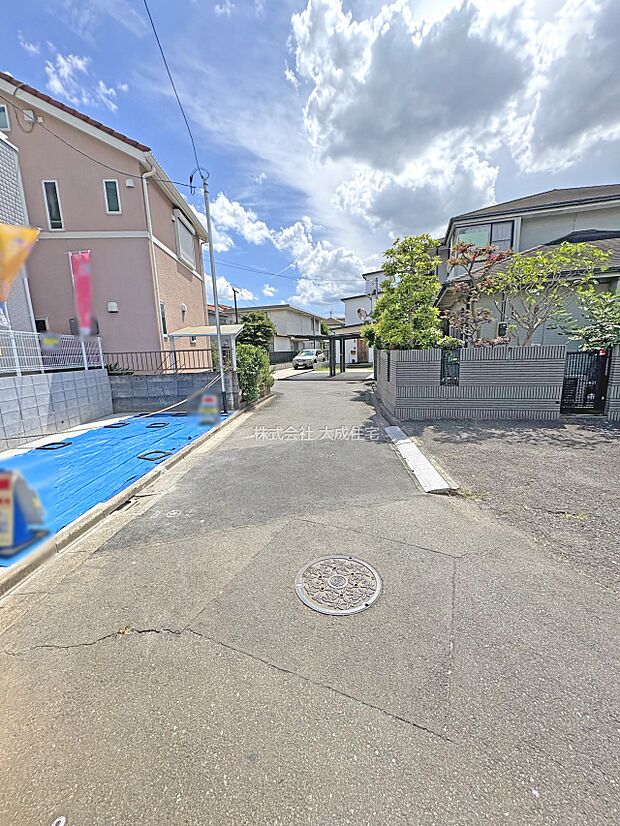 外観:前面道路 現地写真2025.7.10撮影