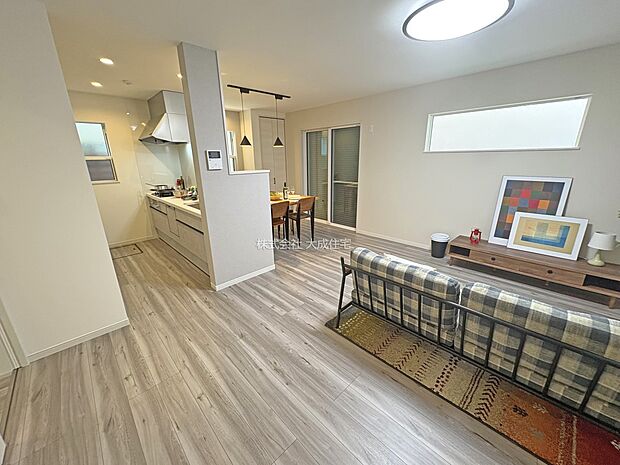 内装:テレビやソファーを置いて家族団らんのひと時をお過ごしいただけます。 現地写真2025.7.10撮影