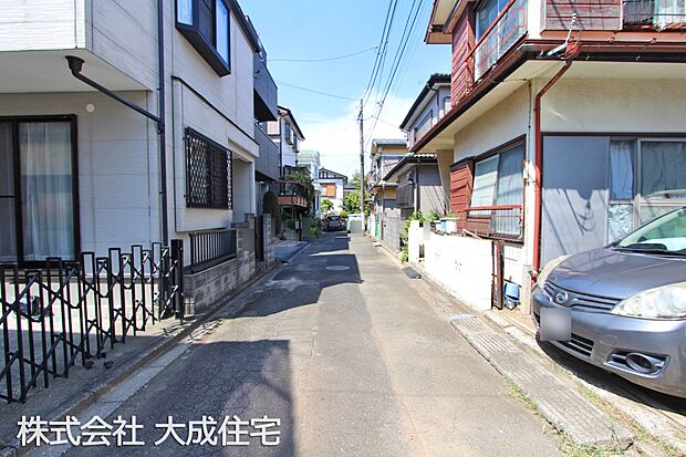 外観:前面道路　現地写真2025.9.8撮影