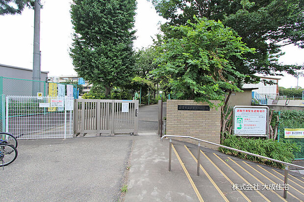 周辺環境:小学校 1600m 朝霞市立朝霞第八小学校(徒歩20分。人数が多く元気な小学校です。朝霞駅から徒歩5分ほどでアクセス良好です^^)