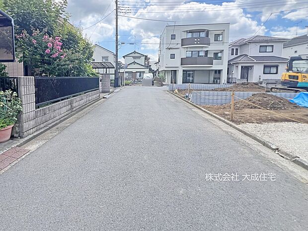 外観:前面道路5.2ｍ。　1区画：現地写真：2025.7.21撮影