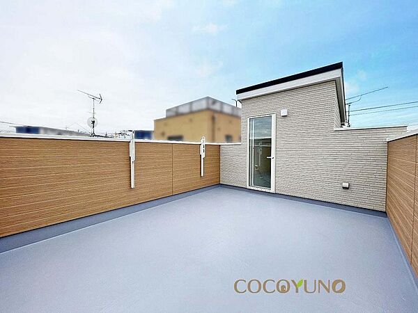 当社施工例プラン：建物価格1950万円、建物面積99.36m2　開放感あふれる屋上は、アウトドアリビングとして楽しめるプライベート空間