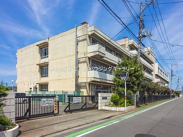 周辺環境:小学校 240m 川越市立新宿小学校(めざす学校像:一人一人が輝き、ともに伸びゆく学校)