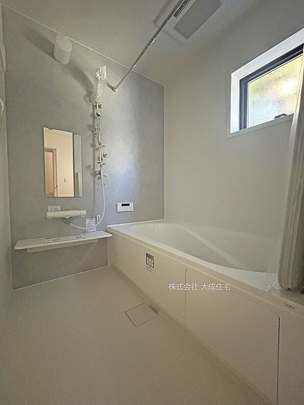 内装:ゆったり脚を伸ばしてお寛ぎいただけます。 現地写真:2025.8.30撮影