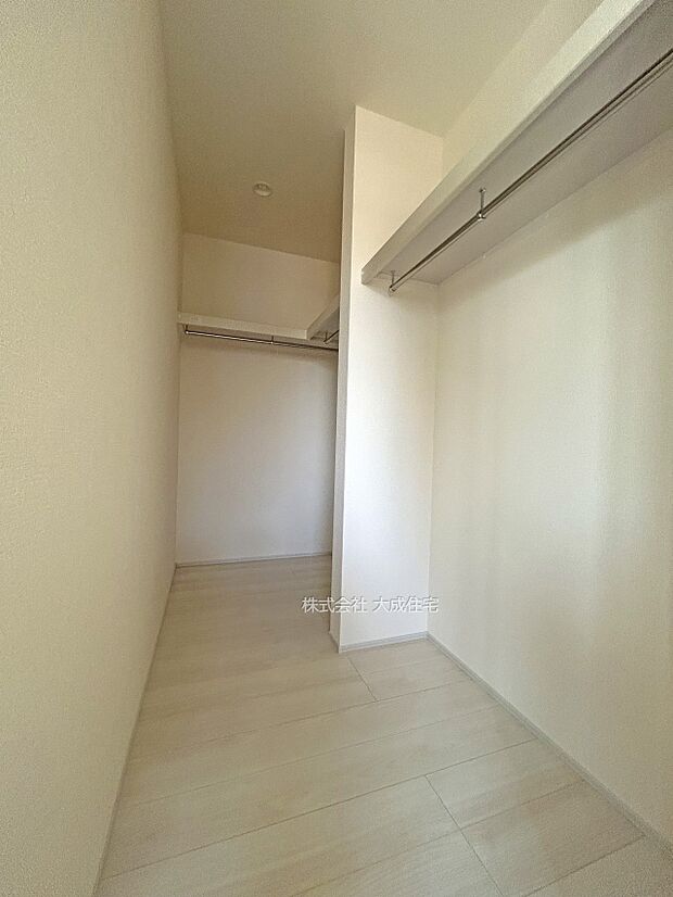内装:大容量収納可能なウォークインクローゼット。 現地写真:2025.8.30撮影