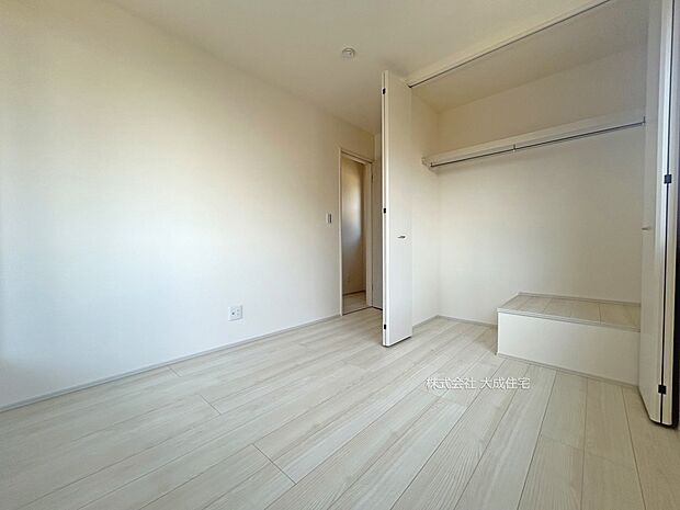 内装:バルコニーへ出入り可能です。 現地写真:2025.8.30撮影