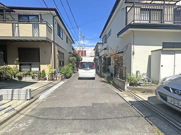 外観:前面道路4.2ｍの公道です。　現地写真：2025.8.30撮影