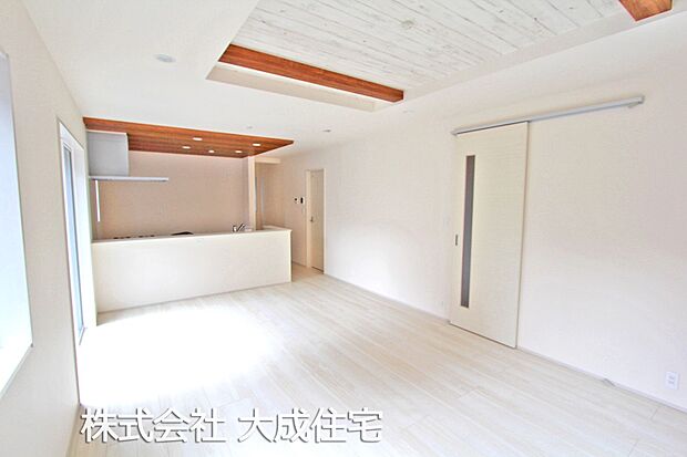 内装:1号棟：ＬＤＫ17帖　現地写真2025.10.6撮影