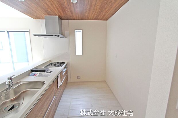 内装:1号棟：キッチンスペース　現地写真2025.10.6撮影