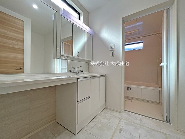 内装:脱衣室。 現地写真2025.12.5撮影