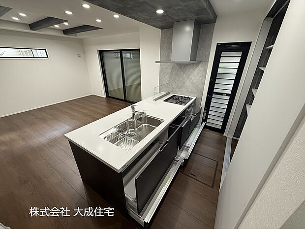 内装:収納豊富なキッチンスペース 現地写真2025.9.19撮影