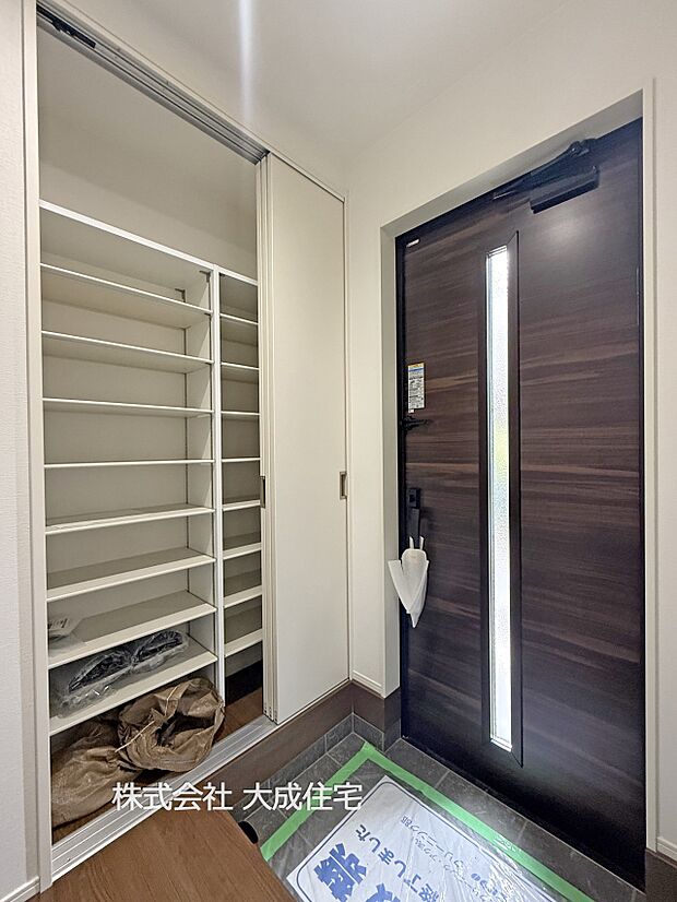 内装:玄関の収納スペース 現地写真2025.9.19撮影