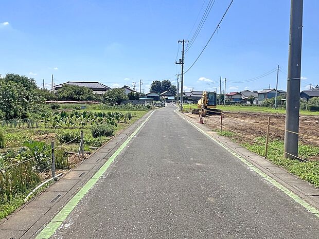 外観:全10区画：前面道路　現地写真2025.7.21撮影