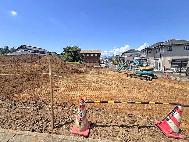 外観:2区画：日当たり・風通し良好です！　現地写真2025.7.21撮影