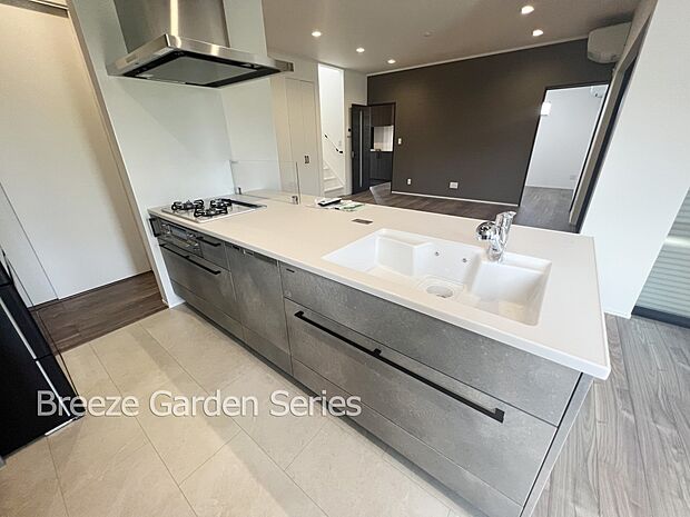 内装:TAISEIこだわりの参考プラン:シンプルで洗練された印象の対面キッチン!