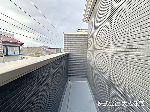 外観:バルコニー　現地写真2025.10.9撮影